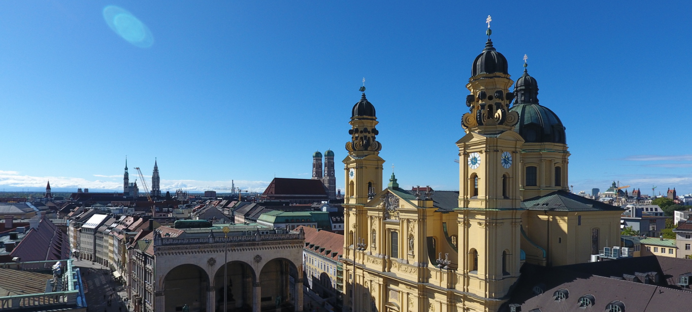 Ansicht der Altstadt in München mit der Fotodrohne fotografiert