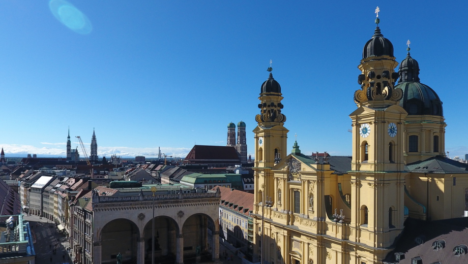 Ansicht der Altstadt in München mit der Fotodrohne fotografiert