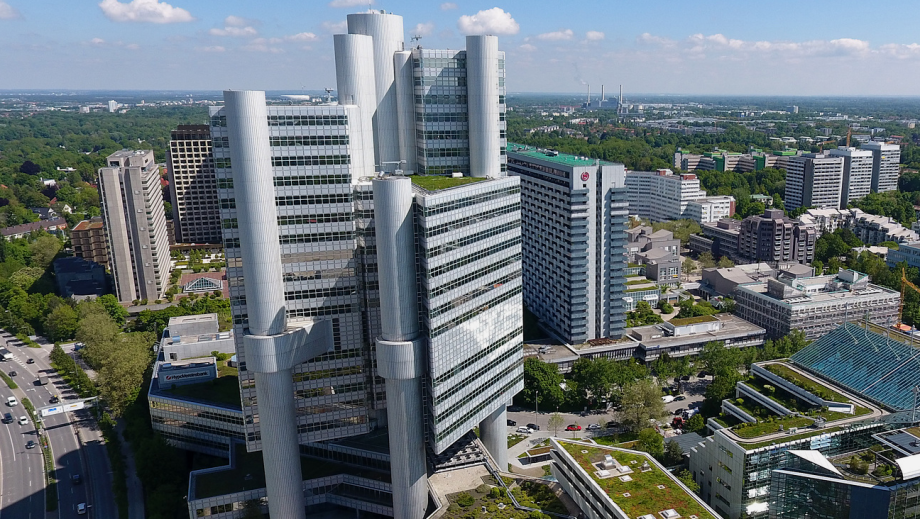 Foto der Hypozentrale in München mit einer Fotodrohne