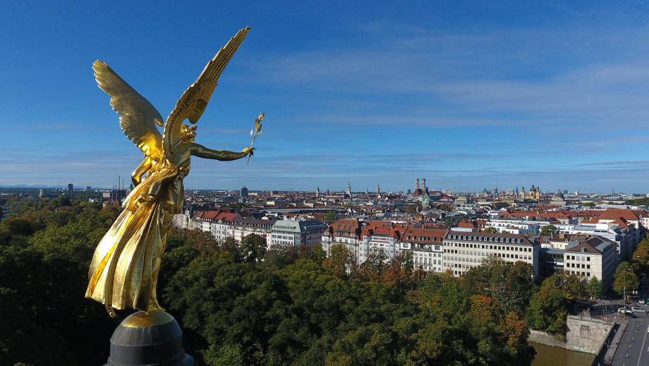 Bild des Friedensengels in München mit einer Drohne fotografiert