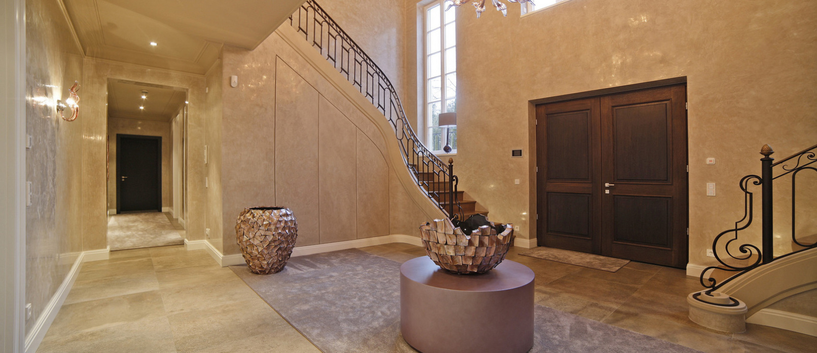 Ansicht einer Villa in München zur Dämmerung